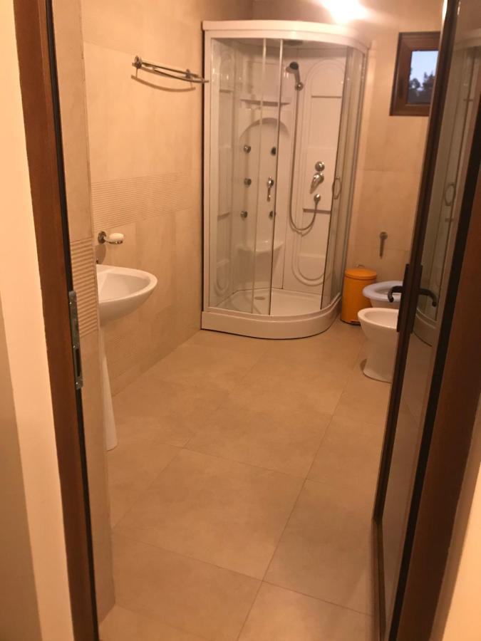 Apartament La Vila Curtea de Argeş Extérieur photo